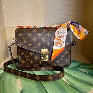 Louis Vuitton Pochette Metis Monogram Crossbody Bag, Authenticated by Entrupy